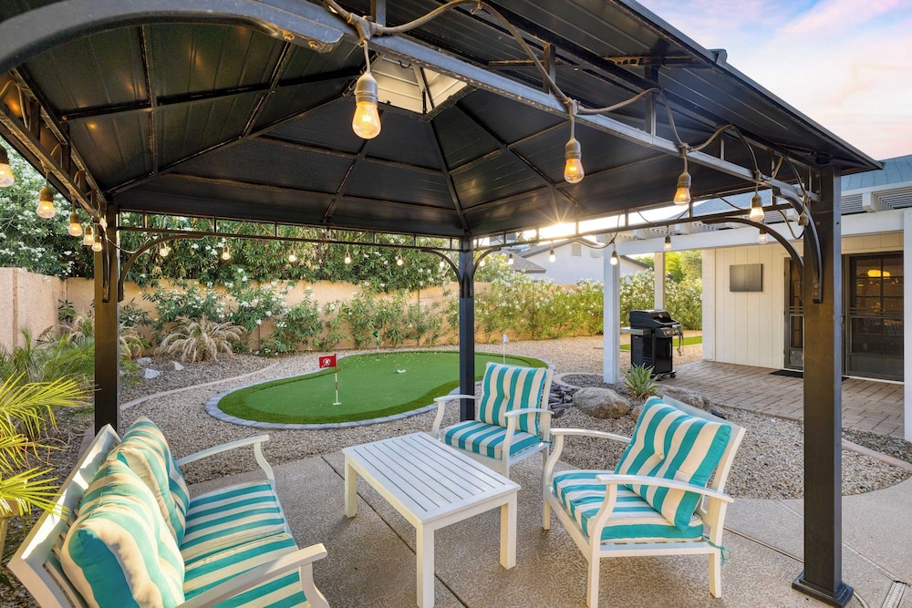 Sol Vista Private Oasis w/ Pool, Putting Green, and Prime Location