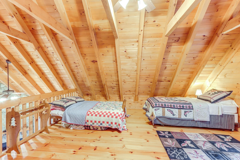 Private Hot Tub: Secluded Ellijay Cabin on River