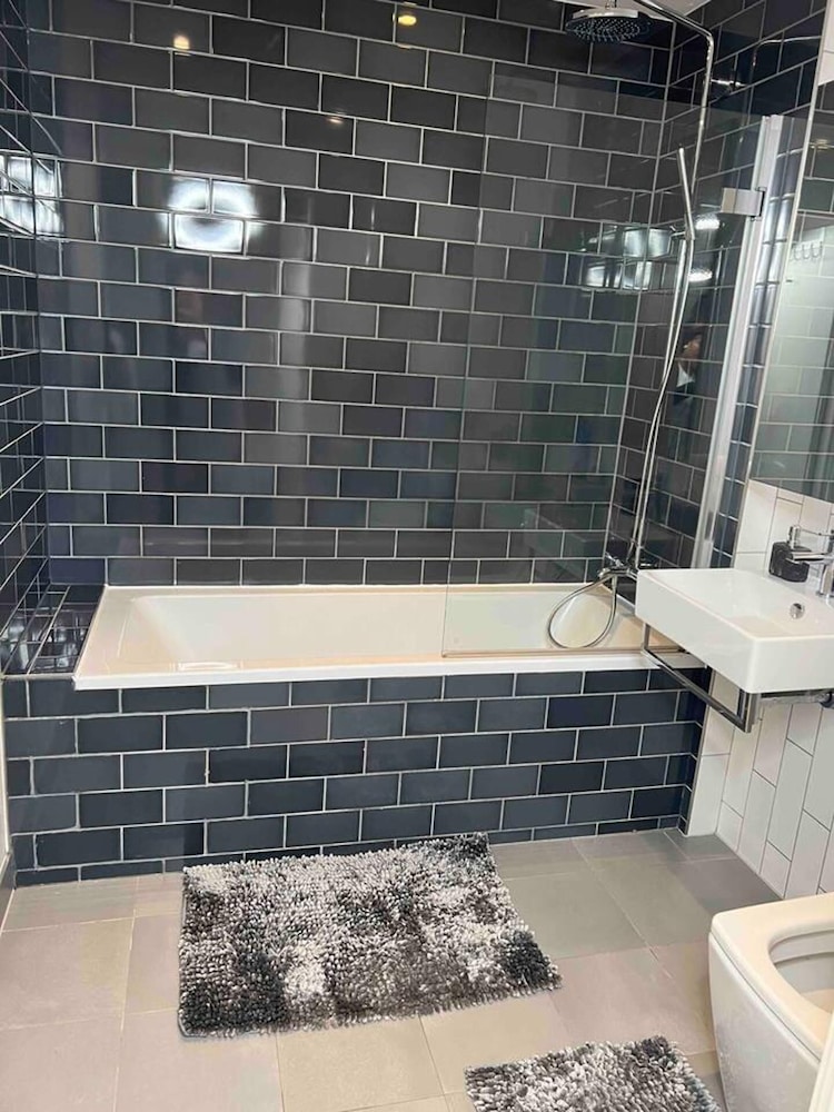 Impeccable 1-bed Apartment in London