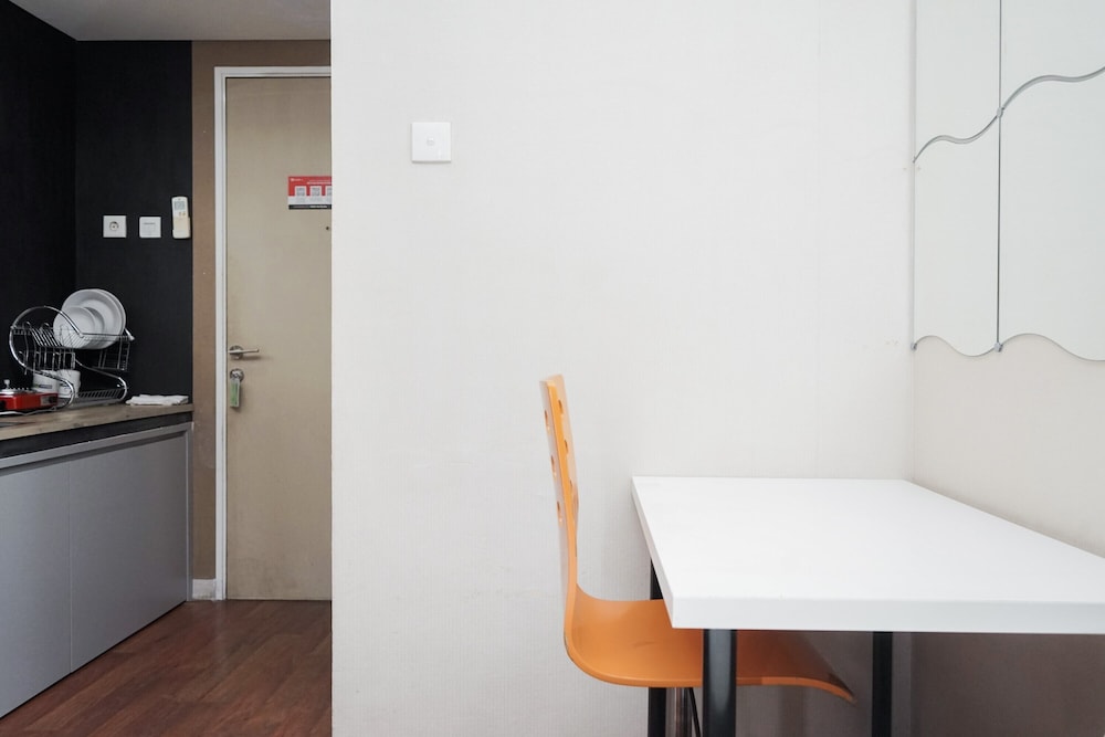 Comfy and Modern Studio at Serpong Greenview Apartment