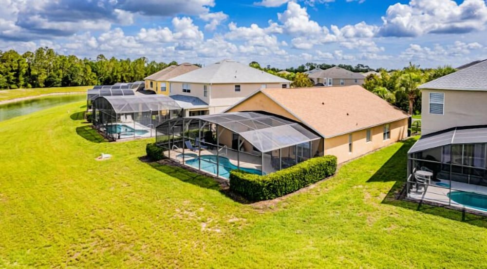 South Facing Pool & Spa - Emerald Island Gated Resort