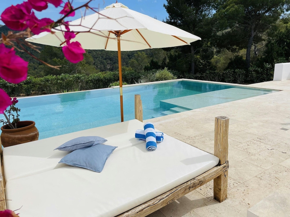 Countryside Villa With Pool