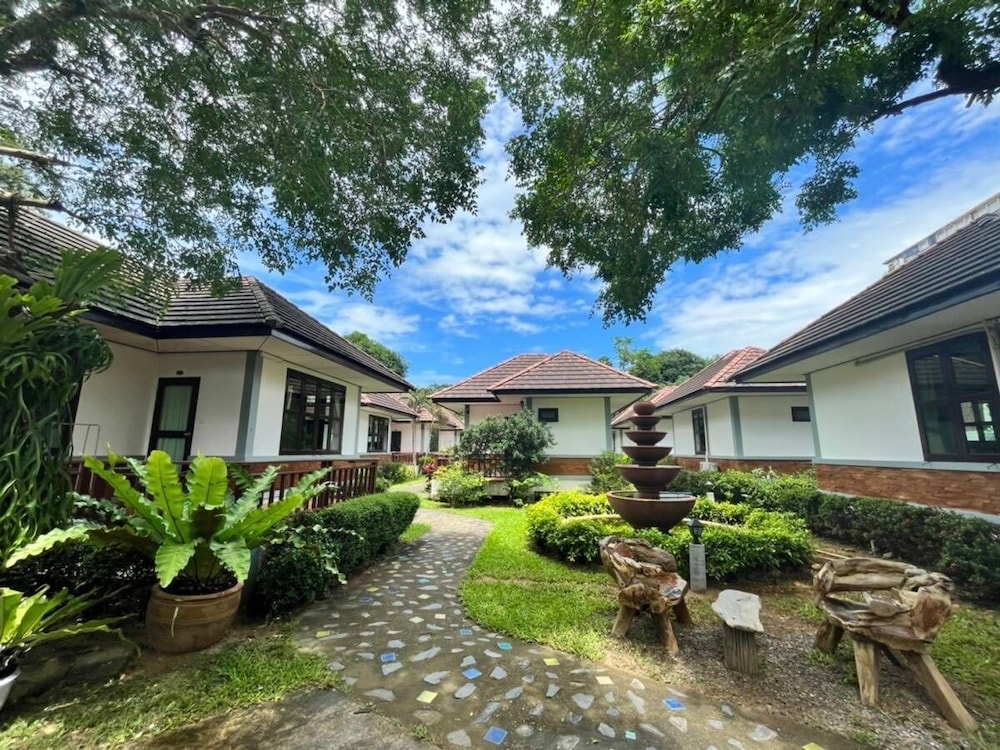 Iyara Boty Resort