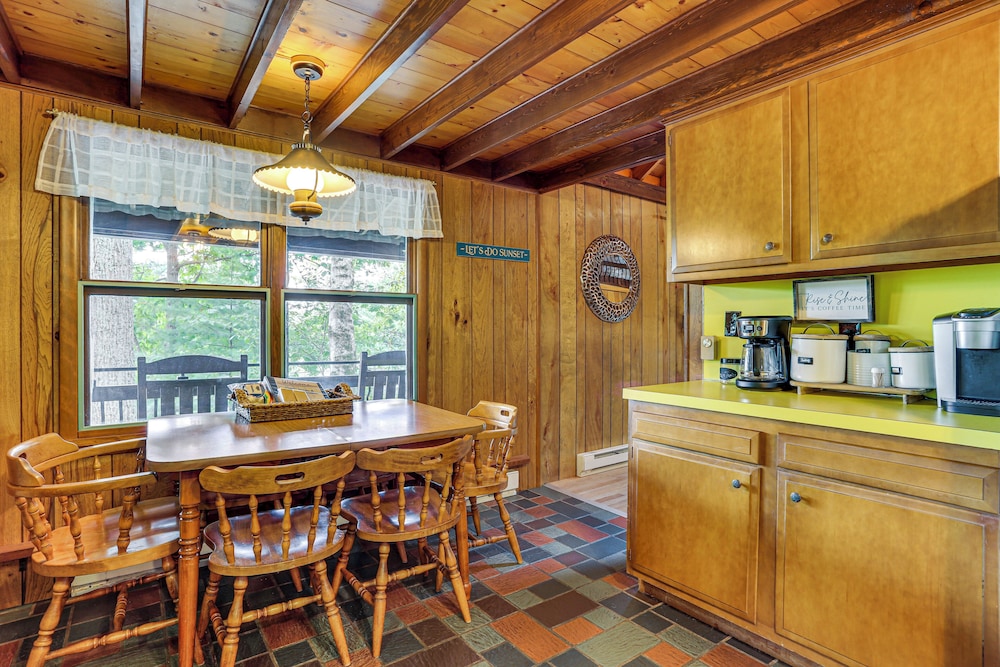 < 1 Mi to Lake: Cabin w/ Hot Tub in Greentown!