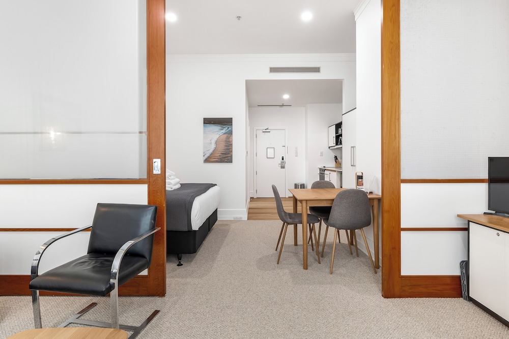 Central 1BR w/ Pool,Gym+Tennis Court Zodiak Stays