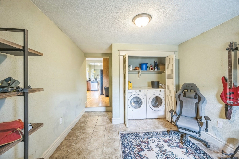 Stylish 2-story Home - Perfect Denver Location 2 Bedroom Home