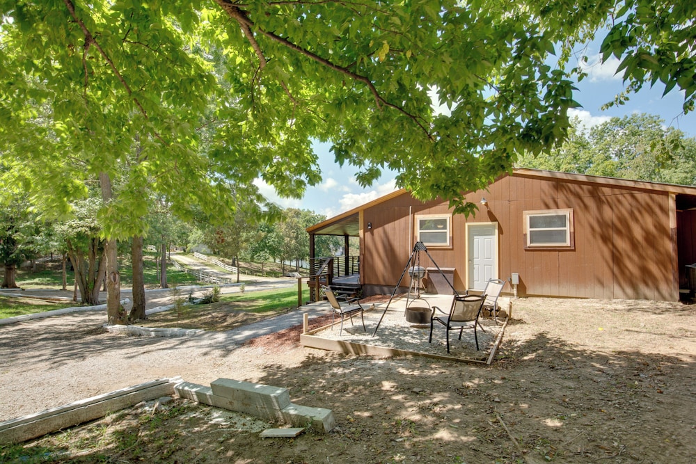 'cedar Pointe' - Peaceful Lake Cabin in Odessa