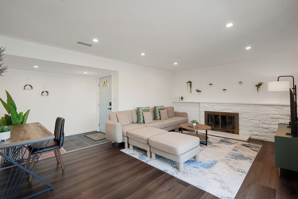 Lakefront Retreat WaterViews 3BR 1.5BA
