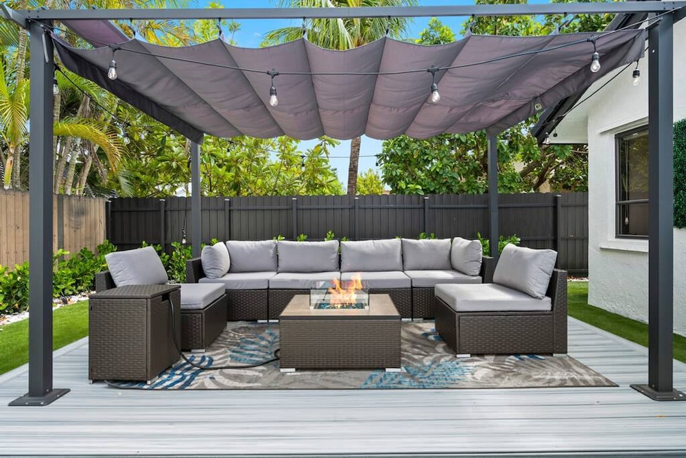 NEW Villa Paradise Lux Gem Pool Game Room