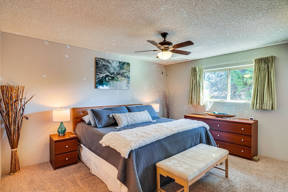 Pet-friendly 55+ Green Valley Home w/ Golf Gear!