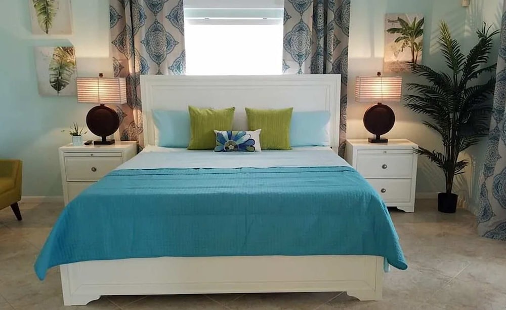 Just Beachy A Luxury Retreat Sleeps 12 3 Levels With Elevator- Perfect for 1-3 Families