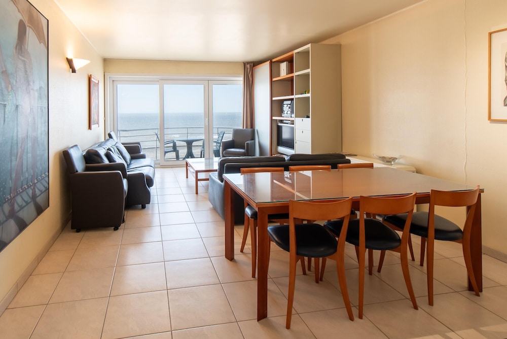 Apartment in Mariakerke With Stunning Sea Views