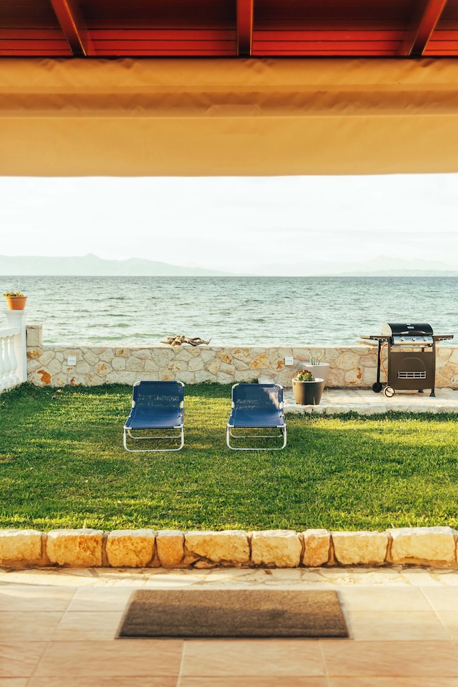 Sea Breeze Oasis-Tranquil Coastal Escape