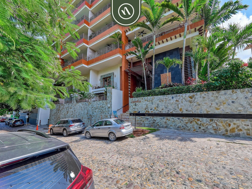 1 BR Condo - Amazing Sunsets From the Roof - Pool