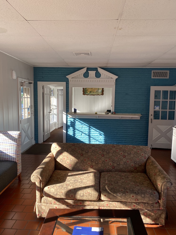 Colonial Manor Motel - Property Image 5