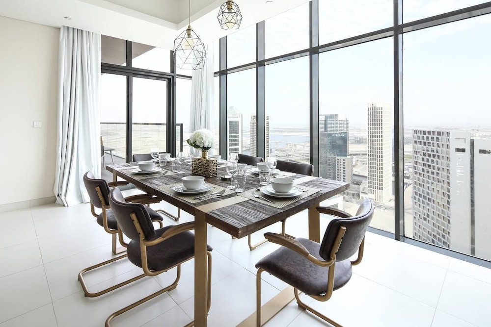 Superior + Luxurious 3BR - Sleeping 8! New!