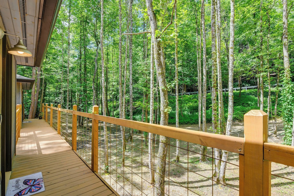 1/2 Mi to Great Smoky Mtns Nat'l Park: Cosby Gem