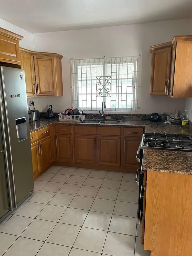 Stunning 3-bed House in Falmouth view 5