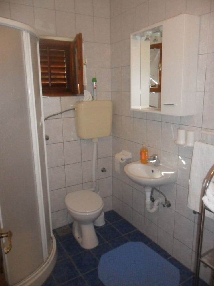 Apartments Biserka en Rab — bathroom