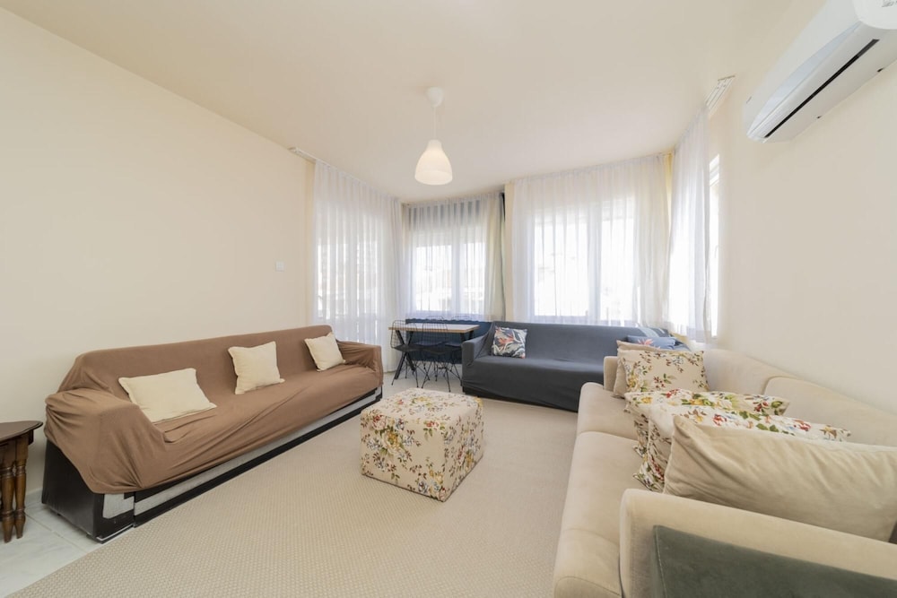Spacious Flat Near Lara Beach in Antalya Muratpasa