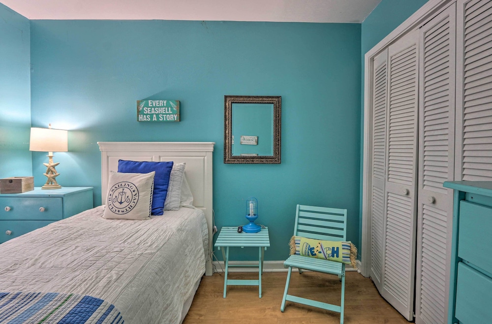 Steps to Beach & Pool Area: Hilton Head Condo