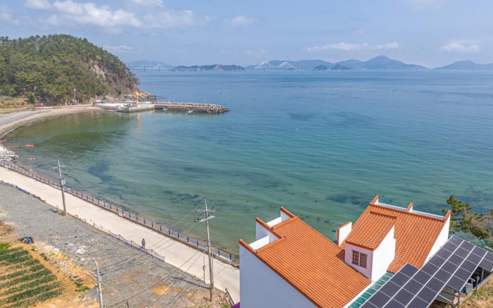 Geojedo Ocean View Dumo Mongdol Pension