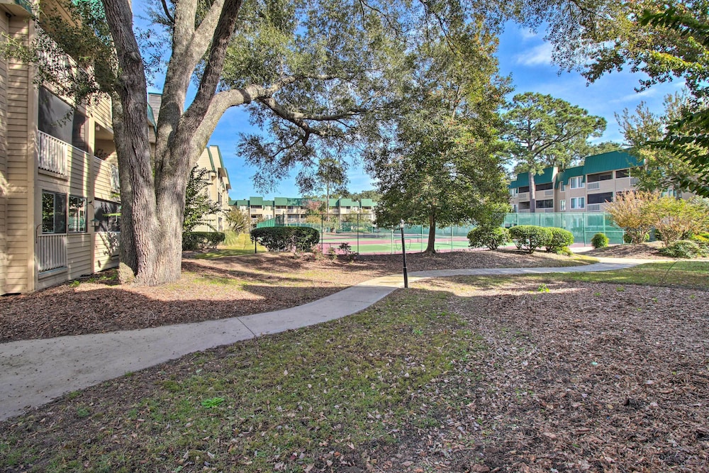 Steps to Beach & Pool Area: Hilton Head Condo