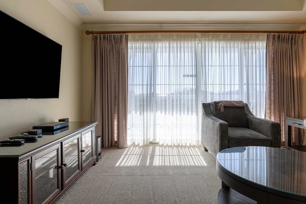 3BR Family Apartment for 8 Peaceful Residential Retreat