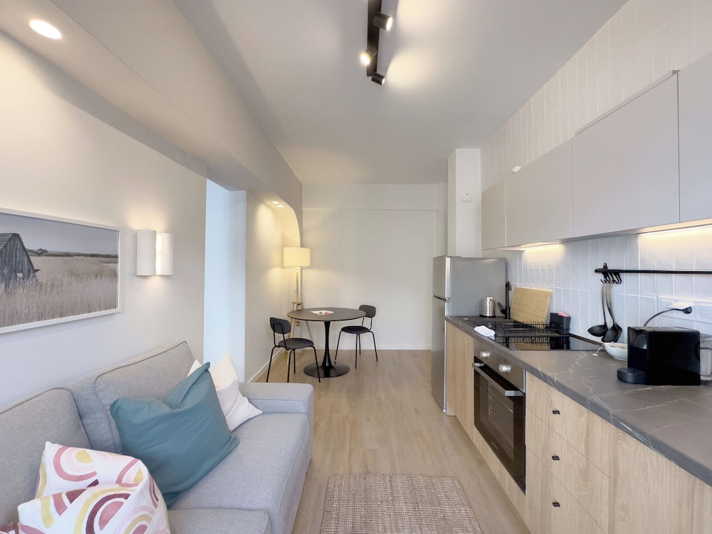 Amber Studios & Suites by halu