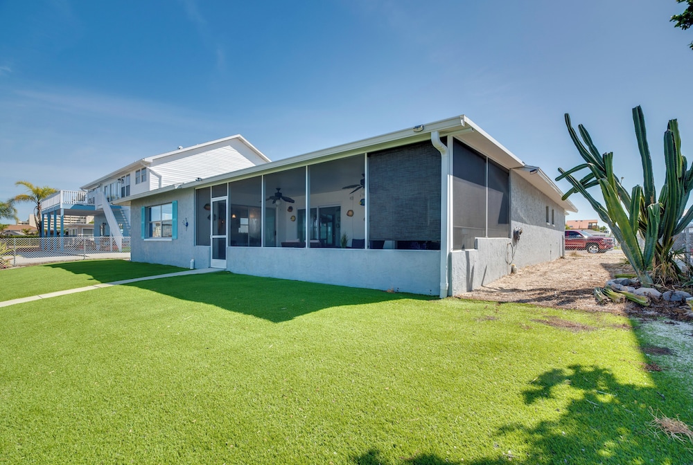 Canal & Gulf Views: Spacious Hudson Home