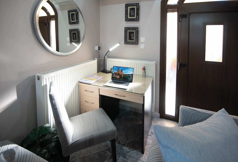 Sunrise Suite Olympiada - Luxury Beachfront Escape