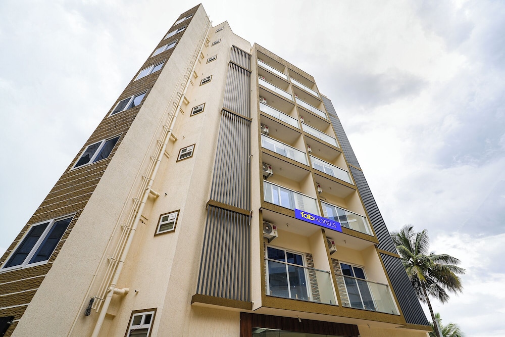 Fabhotel Royal Suites I