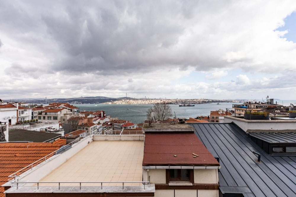 Cozy Flat With Dreamy Bosphorus View in Beyoglu