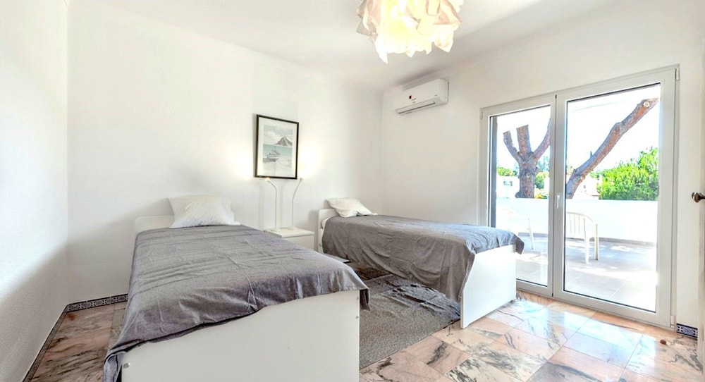 Old Village Area, Your Perfect Vilamoura Getaway, Private Pool, AC & Wifi