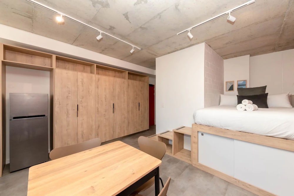 Bright and Stylish Studio Apartment in With Ocean View view 5