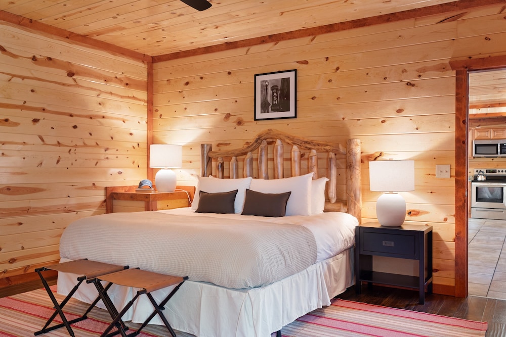 Crystalline by Avantstay High Altitude Retreat! w/ Movie Theatre, Indoor Pool, Hot Tub & Views! view 3