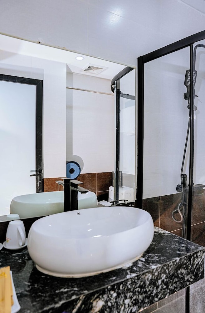 Văn Lâm Hotel