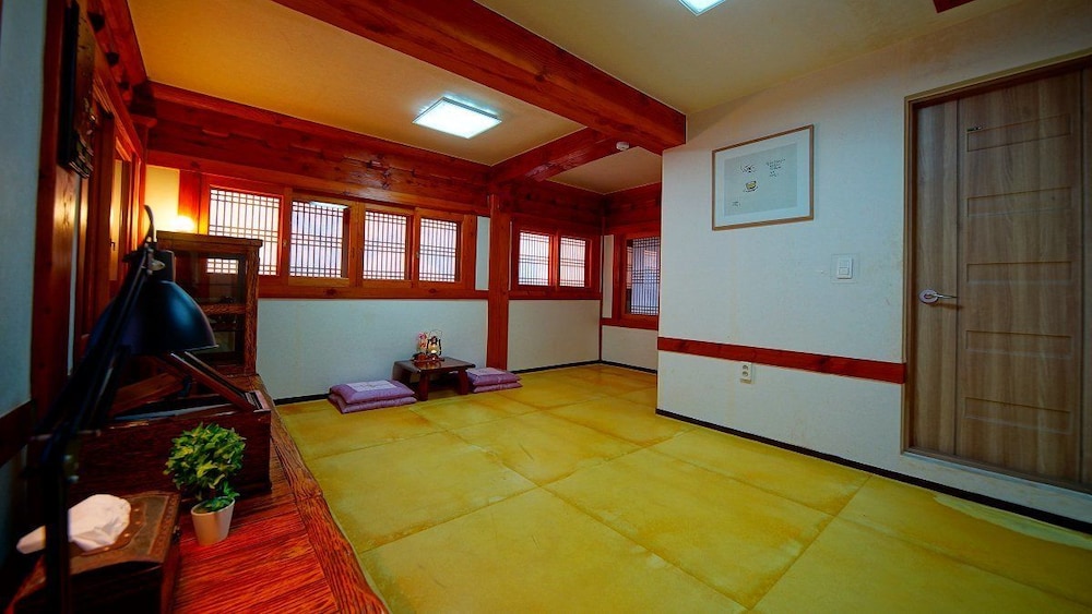 Jeonju Gwigeoraesa Hanok Stay view 5