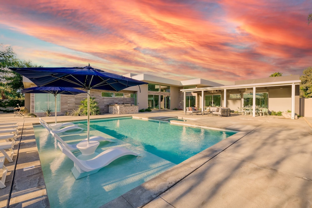 Polo Villa 7 by Avantstay Features Entertainer s Backyard Game Room 260316 5 Bedrooms
