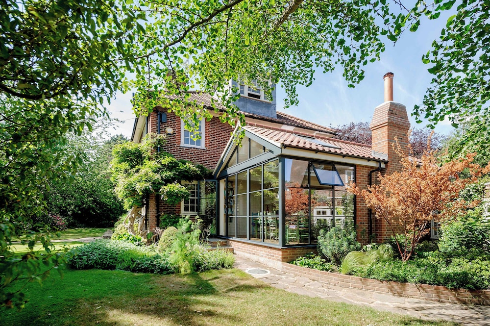 Beautiful Family Home w/ Garden & Pool - Wimbledon