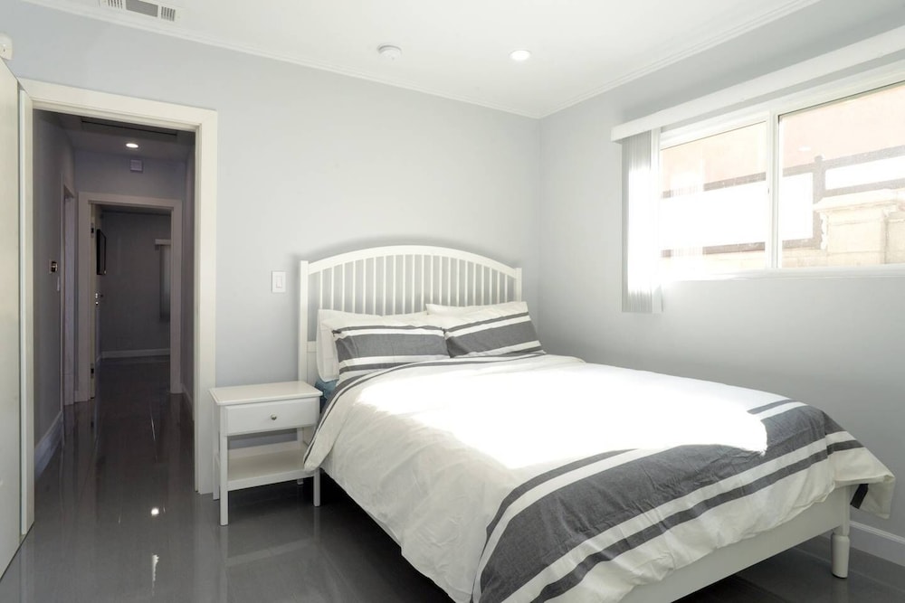 North Hollywood Vacations - Bright Spacious Family House Near Universal Studios - Property Image 21