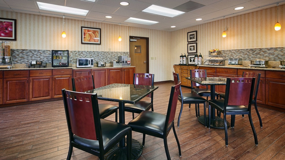 Best Western Plus Rama Inn & Suites