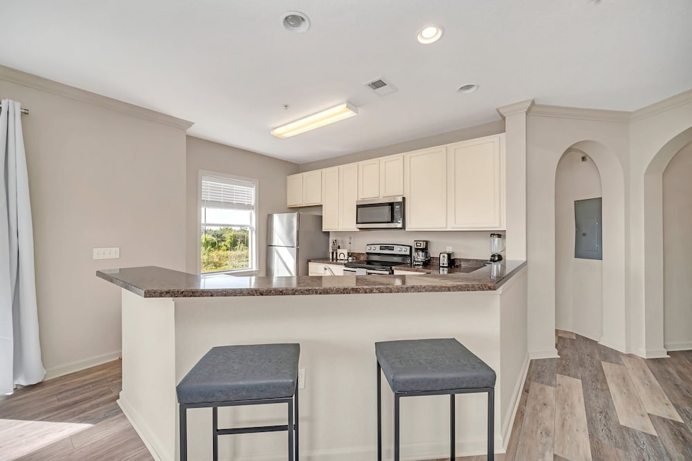 Modern Pet-friendly 2BR Condo6 Mins From Disney