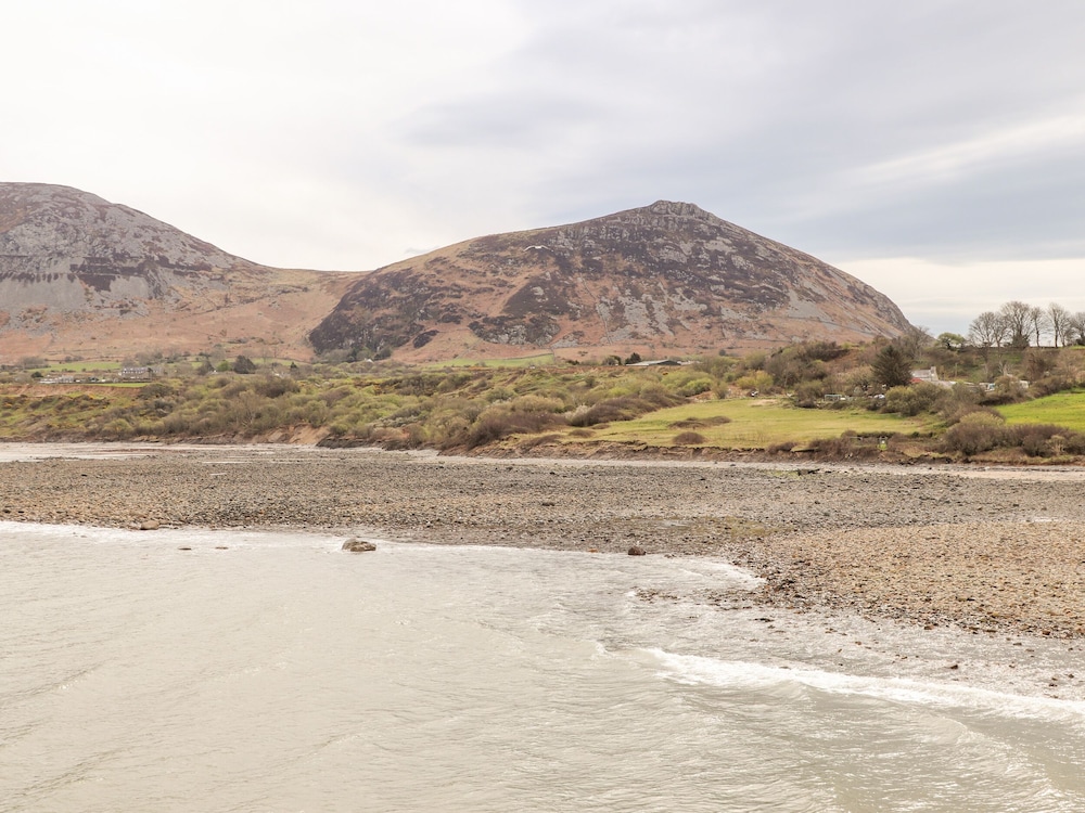 Mor a Mynydd