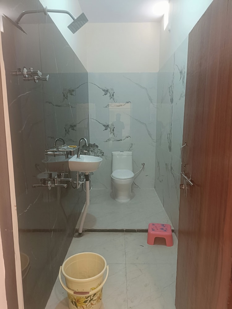 Madhur Kunj Guest House Pick and Drop
