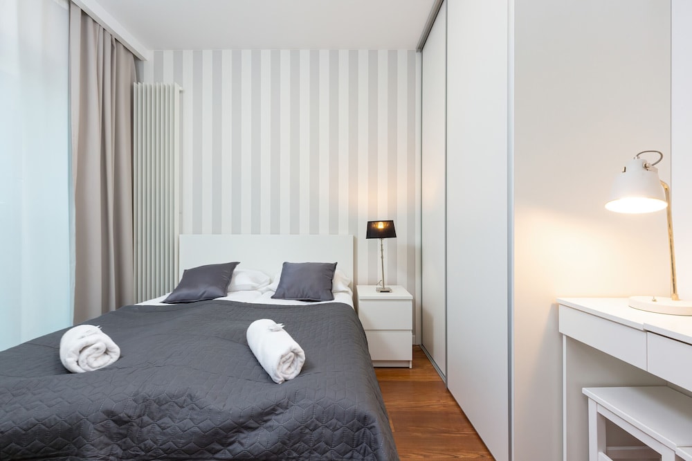 Royal Mennica Residence LUX by Renters view 3