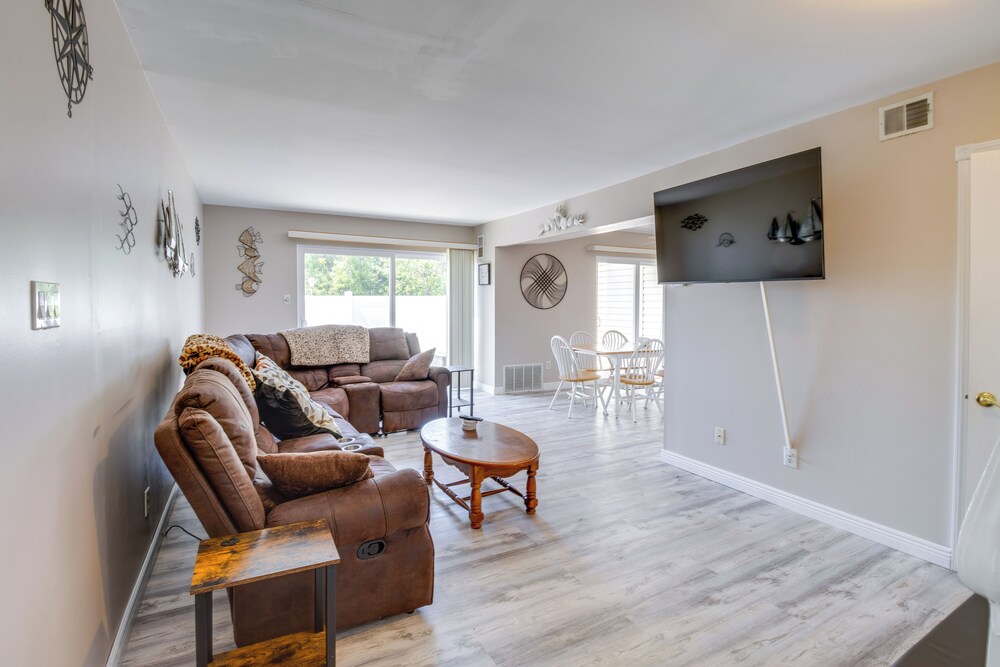 Walk to Brigantine Beach: Condo w/ Furnished Patio