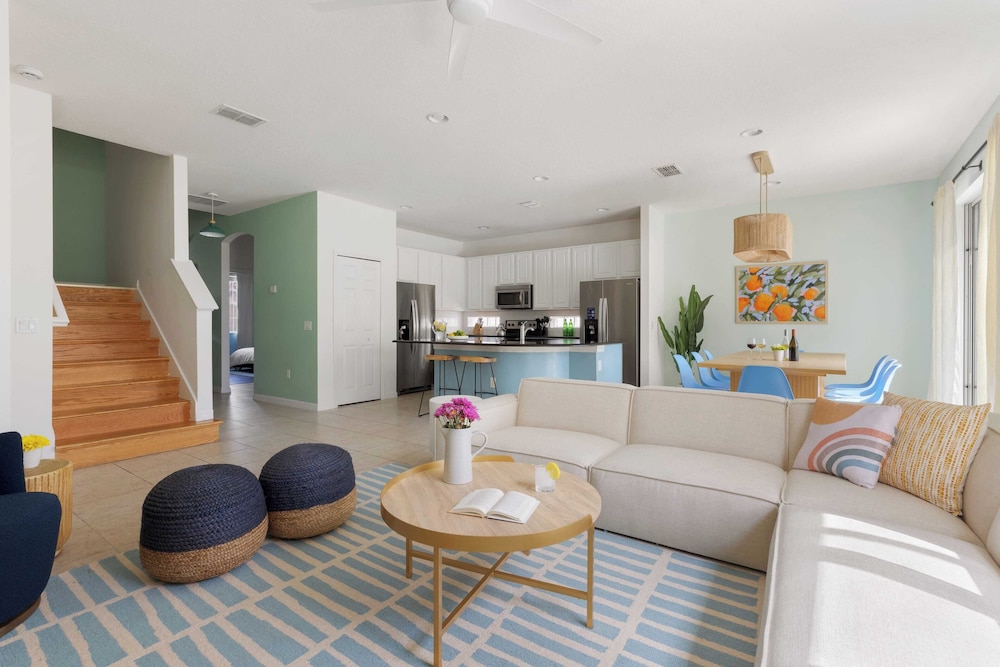Sleeps 18! Solterra Resort, Pool, Gameroom, Themed Bdrs Broad Oak by Avantstay