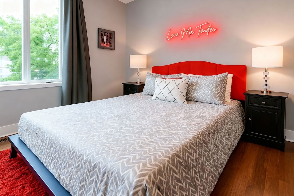 Elvis-themed 13 Beds Rooftop City Views