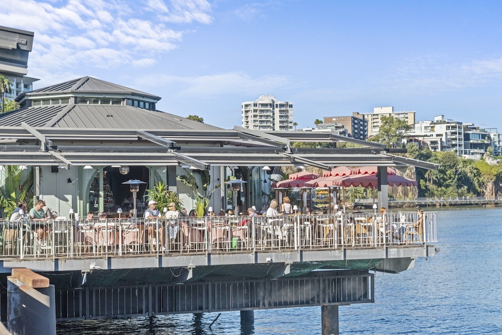 Stylish Brisbane City Stay With Bbq, Pool & Gym